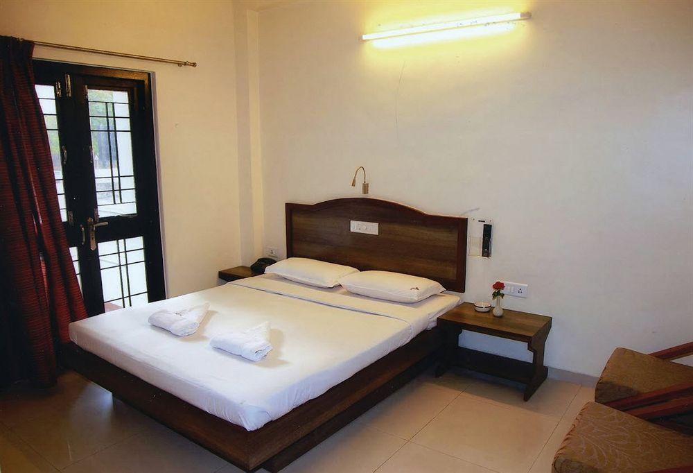 Hotel Ashiyana Pune Exterior foto